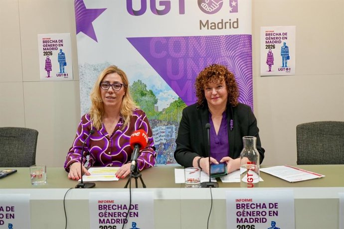 La secretaria general de UGT Madrid, Susana Huertas, (d) y la secretaria de Igualdad del sindicato madrileño, Esther Chaves Alonso, (i).
