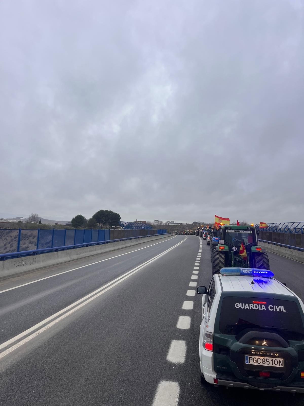 Unos 350 tractores marchan hacia Madrid para su protesta sin incidencias significativas en el tráfico