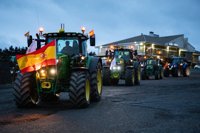 Unos 350 tractores marchan hacia Madrid para su protesta sin incidencias significativas en el tráfico