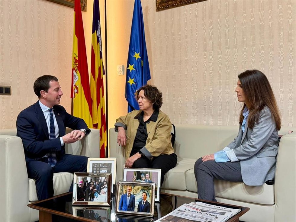El presidente del Consell, Lloren Galmés, con representantes de Abaimar