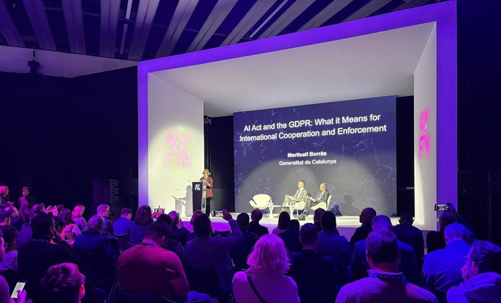 Archivo - Meritxell Borrs durante su intervención en un panel del MWC en 2025