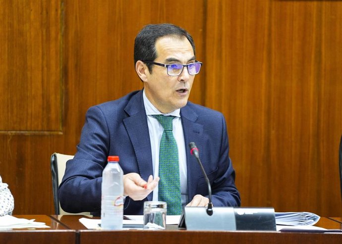 El consejero de Justicia, Administración Local y Función Pública de la Junta de Andalucía, José Antonio Nieto, interviene en comisión parlamentaria.