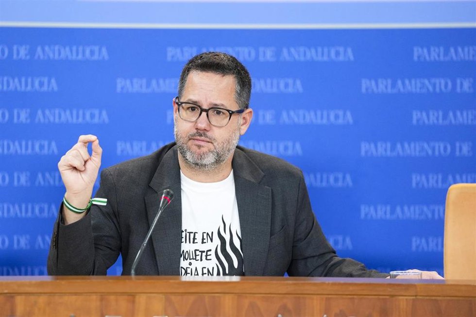 El portavoz del Grupo Mixto-AdelanteAndalucía, José Ignacio García, durante la ronda de ruedas de prensa de portavoces de los grupos parlamentarios en el Parlamento de Andalucía, a 11 de febrero de 2026 en Sevilla (Andalucía, España). Los portavoces de 
