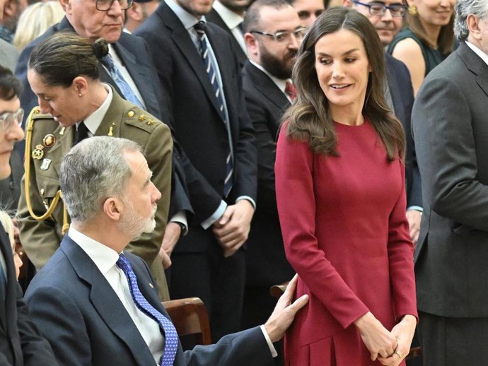 Los Reyes Felipe y Letizia, durante la entrega de los Premios Nacionales del Deporte 2023 y 2024 en el Palacio de El Pardo