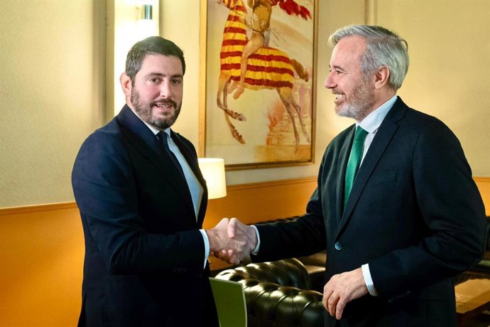 Archivo - Alejandro Nolasco (Vox) y Jorge Azcón (PP) en un encuentro en el mes de diciembre de 2025, en el Edificio Pignatelli, sede del Gobierno de Aragón.