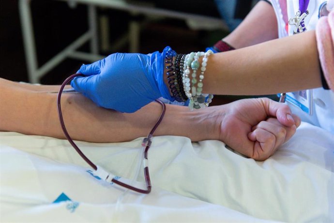 Archivo - El brazo de un donante de sangre.