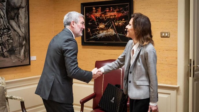 El presidente de Canarias, Fernando Clavijo, y la embajadora de Francia en España, Kareen Rispal