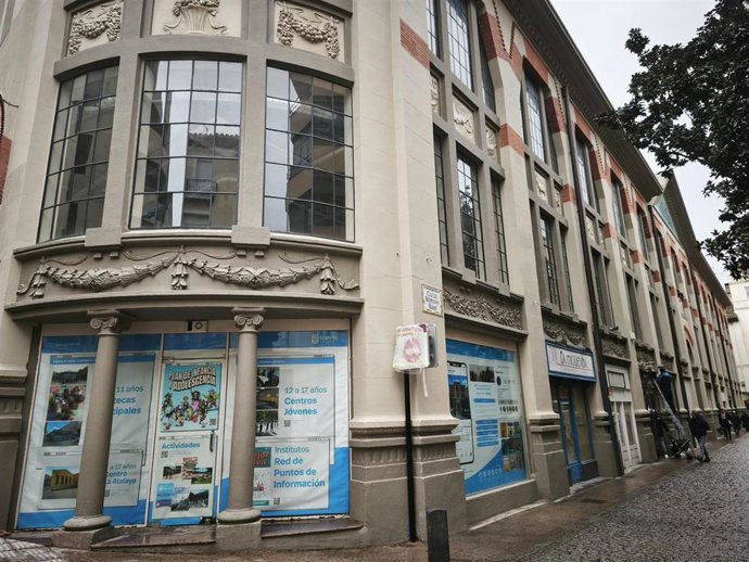 Archivo - Exterior del Mercado de San Blas.