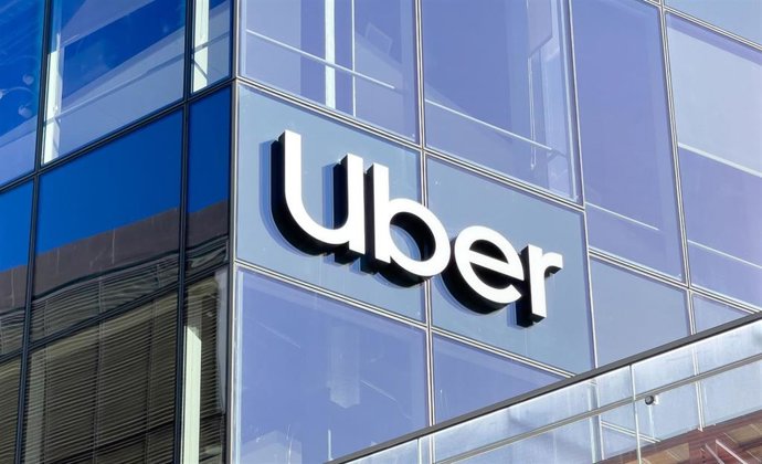 Archivo - FILED - 25 February 2024, US, San Francisco: The Uber logo can be seen at the headquarters of the ride-hailing company. Photo: Andrej Sokolow/dpa