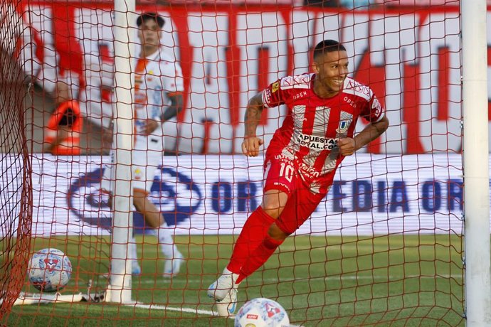 Futbol, Union La Calera vs Cobresal. Fecha 2, Liga de Primera 2026. El jugador de Union La Calera Kevin Mendez celebra tras marcar un gol contra Cobresal  durante el partido de primera division disputado en el estadio Nicolas Chahuan de La Calera,