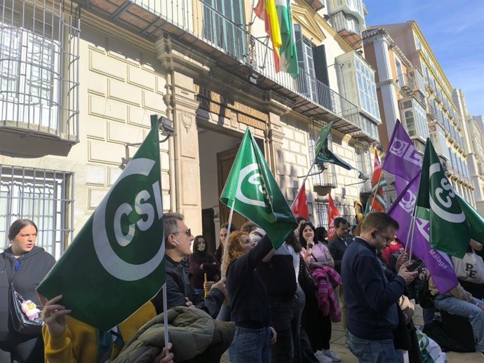 Manifestación en Málaga del personal de gestión telefónica y técnicos del 112.