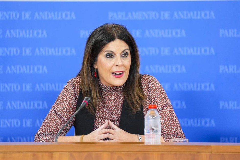 La adjunta portavoz del Grupo Parlamentario Socialista, Ángeles Férriz, durante la ronda de ruedas de prensa de portavoces de los grupos parlamentarios en el Parlamento de Andalucía, a 11 de febrero de 2026 en Sevilla (Andalucía, España). Los portavoces
