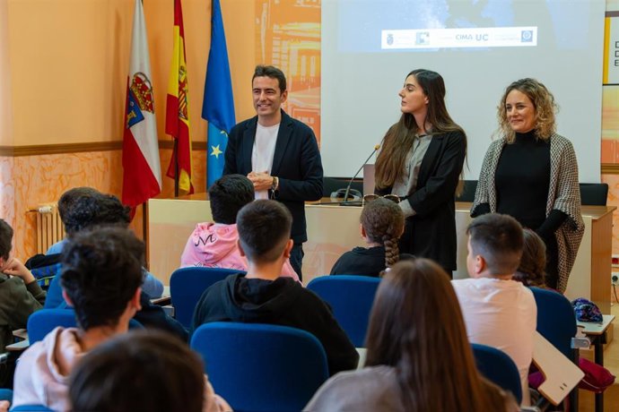 Jornada divulgativa por el Día de la Mujer y la Niña en la Ciencia.