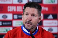 Simeone: "Debemos buscar el camino para quitarle la pelota al Barça todo el tiempo"