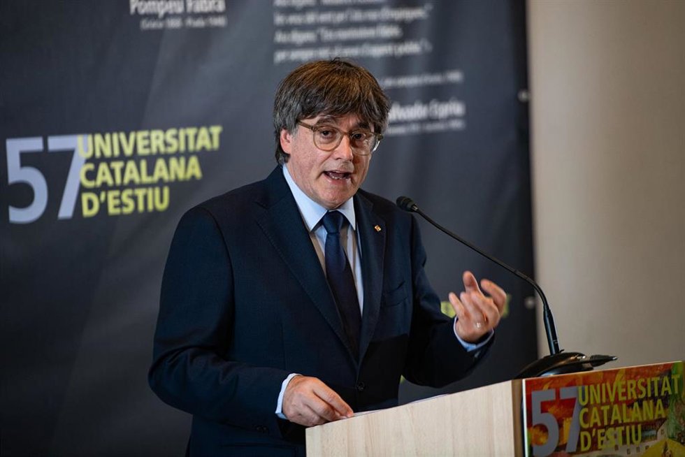 Archivo - El expresidente de Cataluña y líder de Junts, Carles Puigdemont, durante una conferencia, en el Liceu Renouvier, a 19 de agosto de 2025, en Prada de Conflent (Francia).