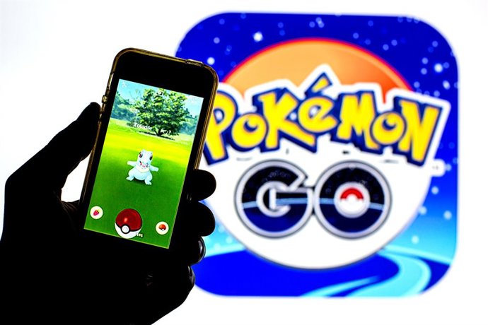 Archivo - July 26, 2021, Barcelona, Catalonia, Spain: In this photo illustration a Pokémon GO app seen displayed on a smartphone with a Pokémon GO logo in the background.