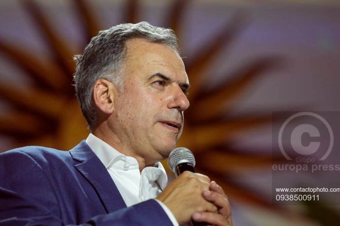 Archivo - MONTEVIDEO, Nov. 25, 2024  -- Yamandu Orsi, the presidential candidate of left-wing opposition coalition the Broad Front, delivers a speech after winning the presidential election in Montevideo, Uruguay, Nov. 24, 2024. Uruguayan President Luis L