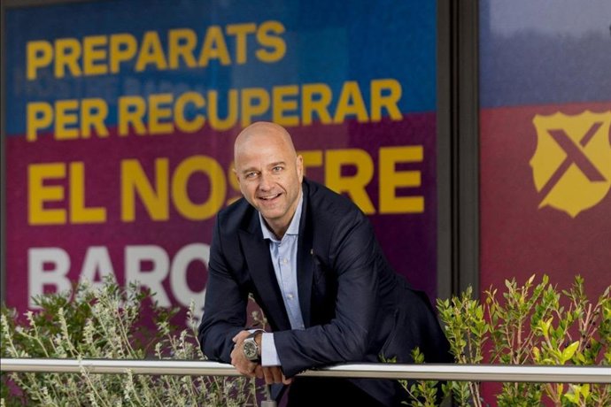 El precandidato a la presidencia del FC Barcelona Xavier Vilajoana en su sede electoral
