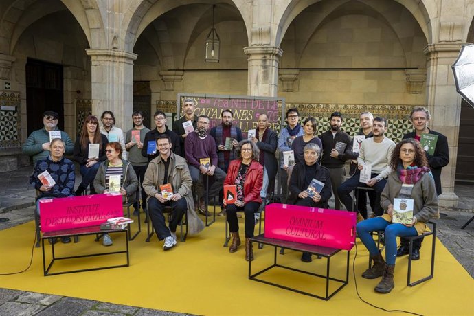 Foto de familia de la 75 Nit de les Lletres Catalanes.
