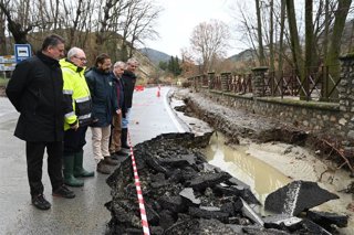 Visita de la Junta a los daños provocados por el temporal en Pinos Genil (Granada).