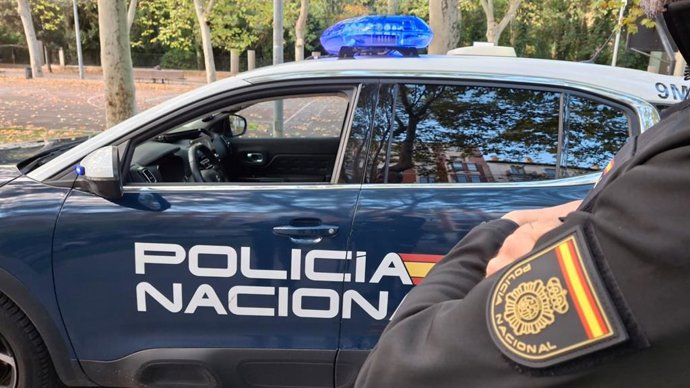 Archivo - Sucesos.- La policía de Valladolid imputa al pirómano de contenedores un total de 19, tras los ocho últimos investigados