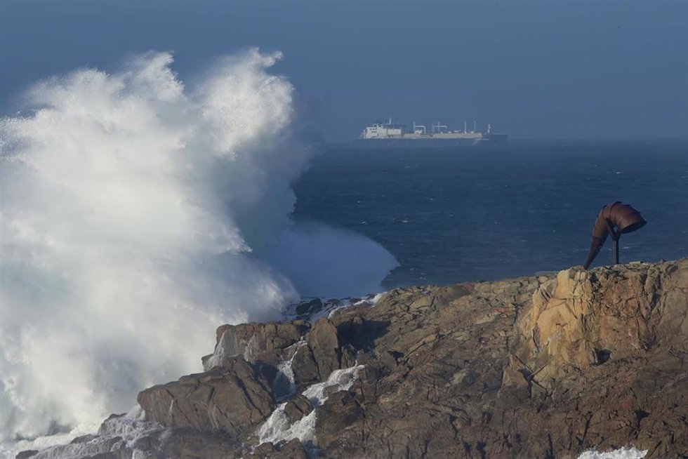 Archivo - Fuerte oleaje y tiempo anticiclónico, a 21 de febrero de 2022, en A Coruña, Galicia (España). La Direccion Xeral de Emerxencias e Interior da Vicepresidencia da Xunta ha anunciado una alerta naranja por temporal costero a partir de la jornada