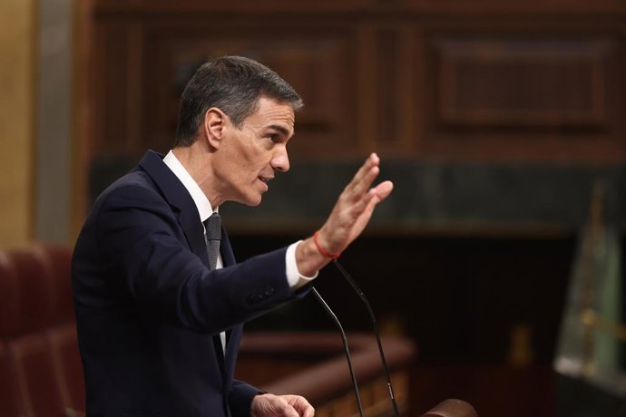 O presidente do Governo, Pedro Sánchez, numa sessão de controlo do Governo, no Congresso dos Deputados, a 11 de fevereiro de 2026, em Madrid (Espanha). O plenário acolhe o primeiro confronto do ano entre o líder da oposição e o presidente do