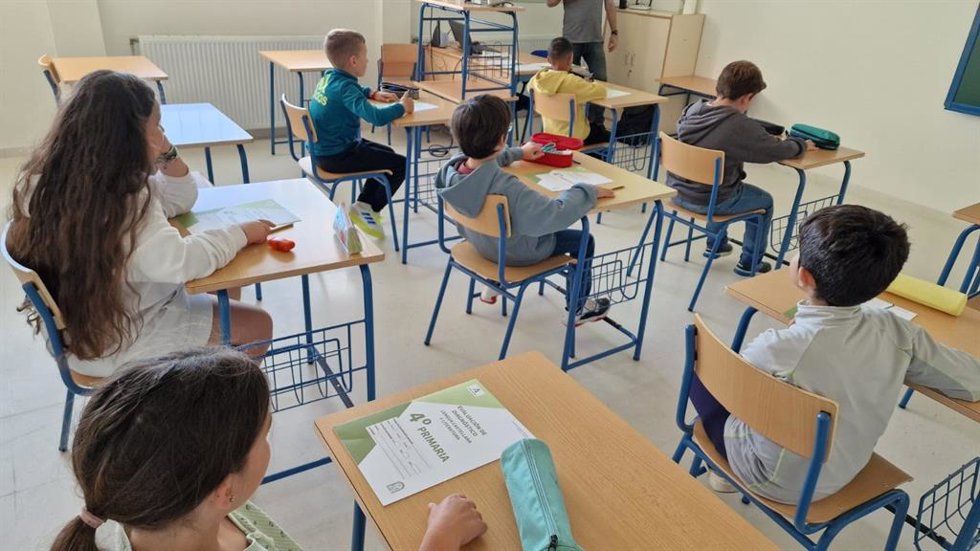 Archivo - Imagen de archivo de alumnado de cuarto de Primaria en un aula.