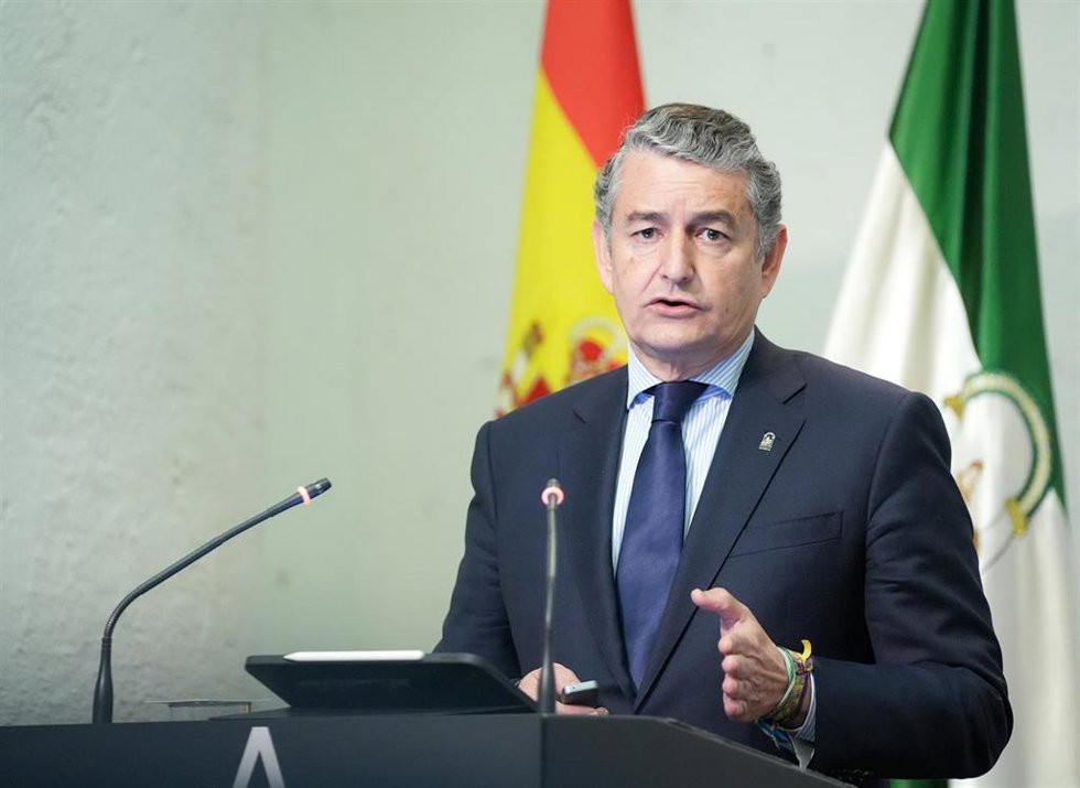 El consejero de Sanidad, Presidencia y Emergencias, Antonio Sanz, interviene durante la rueda de prensa posterior al Consejo de Gobierno. A 11 de febrero de 2026, en Sevilla (Andalucía, España).