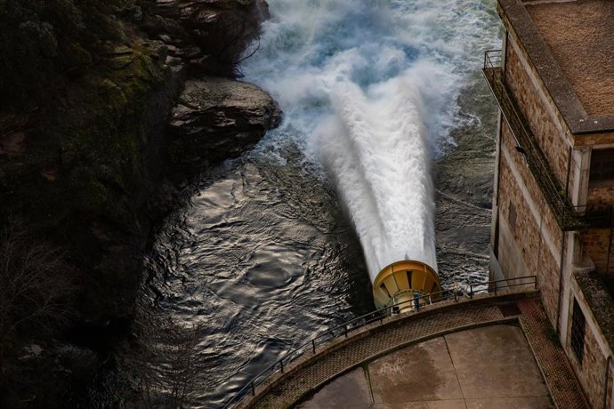 La presa de Puentes Viejas, a 30 de enero de 2026, en Madrid (España). Cuatro presas del Canal de Isabel II (Pinilla, Riosequillo, Puentes Viejas y Pedrezuela) han abierto compuertas estos días para desembalsar de forma controlada ante la previsión de nue