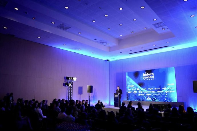 Archivo - El consejero de Universidad, Investigación e Innovación de la Junta de Andalucía, José Carlos Gómez Villamandos, interviene en la inauguración del II onTech Connect Forum en el centro de convenciones Barceló Sevilla Renacimiento. (Foto de archiv