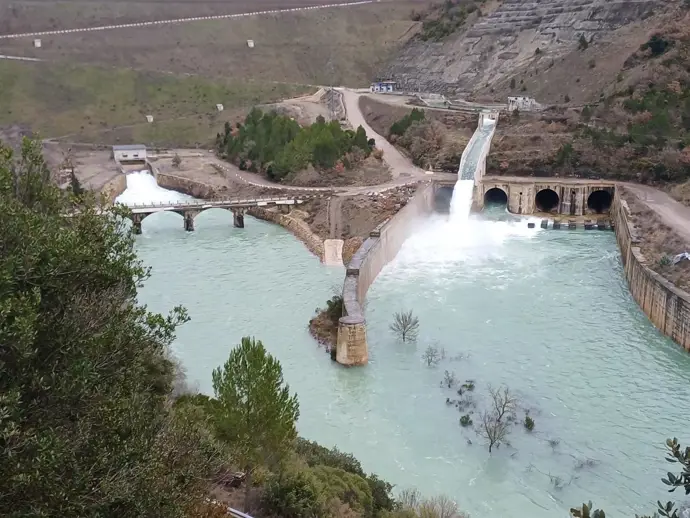 Pantano de Yesa. - CHE.