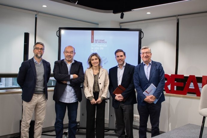 Presentación del informe 'Surfeando la ola de la IA' de Kreab, que analiza el panorama mediático en España y las tendencias del sector a lo largo de 2026.