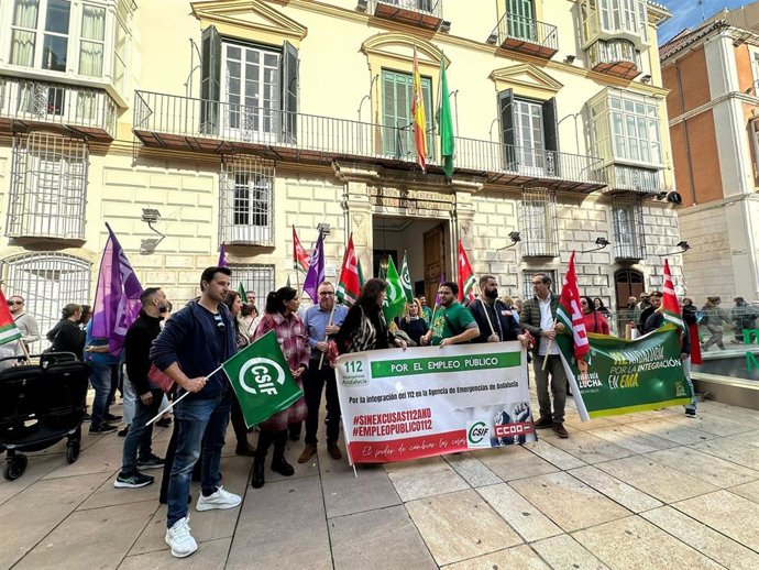 Concentración sindical en Málaga para reclamar la integración del 112 en la EMA.