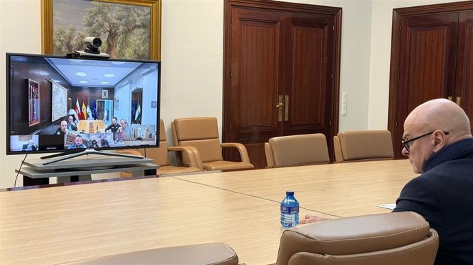 El subdelegado del Gobierno, Manuel Fernñandez, en la junta de seguridad.