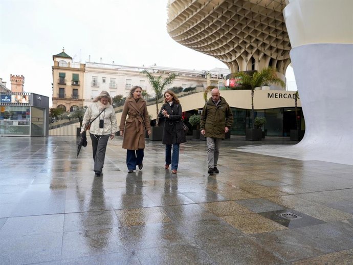 La diputada de Vox en el Congreso por Sevilla, Reyes Romero, en la Plaza de la Encarnación de la capital hispalense.
