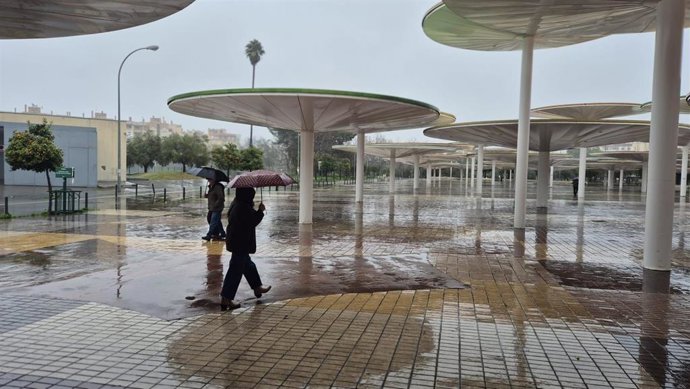 Las Setas, este pasado martes, sin los puestos de venta ambulante a causa de la lluvia.