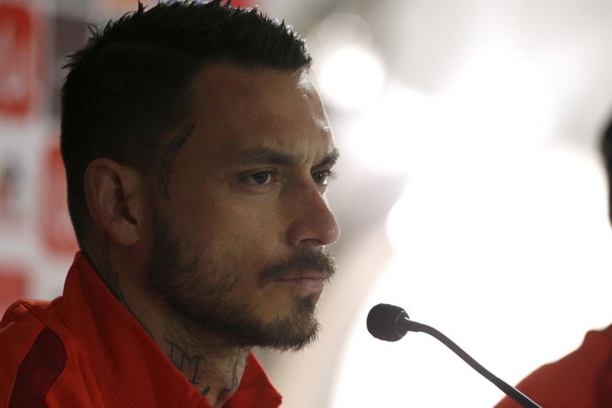 Futbol, conferencia de prensa de la seleccion chilena El jugador de la seleccion chilena Mauricio Pinilla habla con los medios de comunicacion durante la conferencia de prensa realizada en el complejo deportivo Fernando Riera de Santiago,