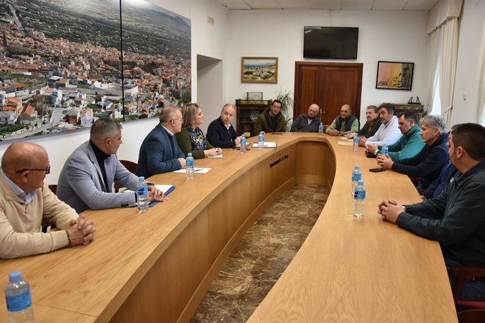 Reunión de la Junta y el Ayuntamiento de Baza con comunidades de regantes de la comarca