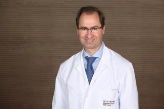 Archivo - Imagen de Óscar Alonso, responsable de la Unidad de Cirugía Robótica Digestiva de MD Anderson Cancer Center Madrid - Hospiten.