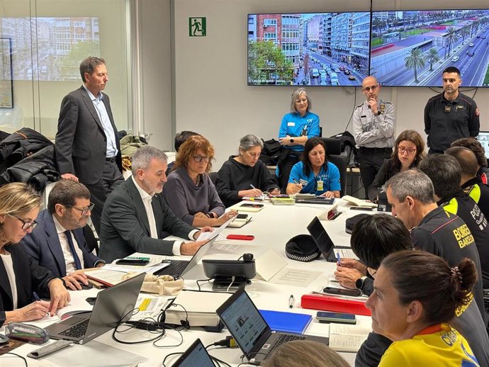 Collboni preside la reunión del Cecor junto a los tenientes de alcalde Laia Bonet y Albert Batlle