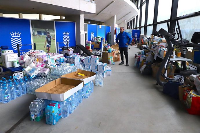 Punto de recogida de recursos para damnificados por el temporal el Palacio de Deportes de Chapín de Jerez.