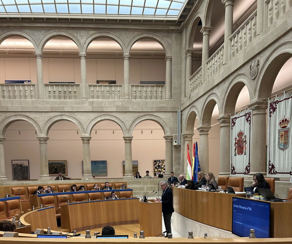 El Parlamento de La Rioja pide la reprobación de Puente tras recibir Vox el apoyo del PP a su PNL