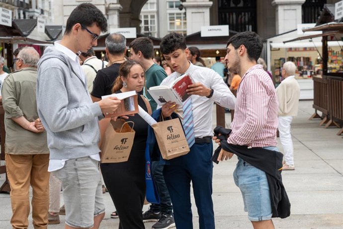 Archivo - El programa cultural de la Feria del Libro de Santander alcanza los 13.500 participantes en 2025
