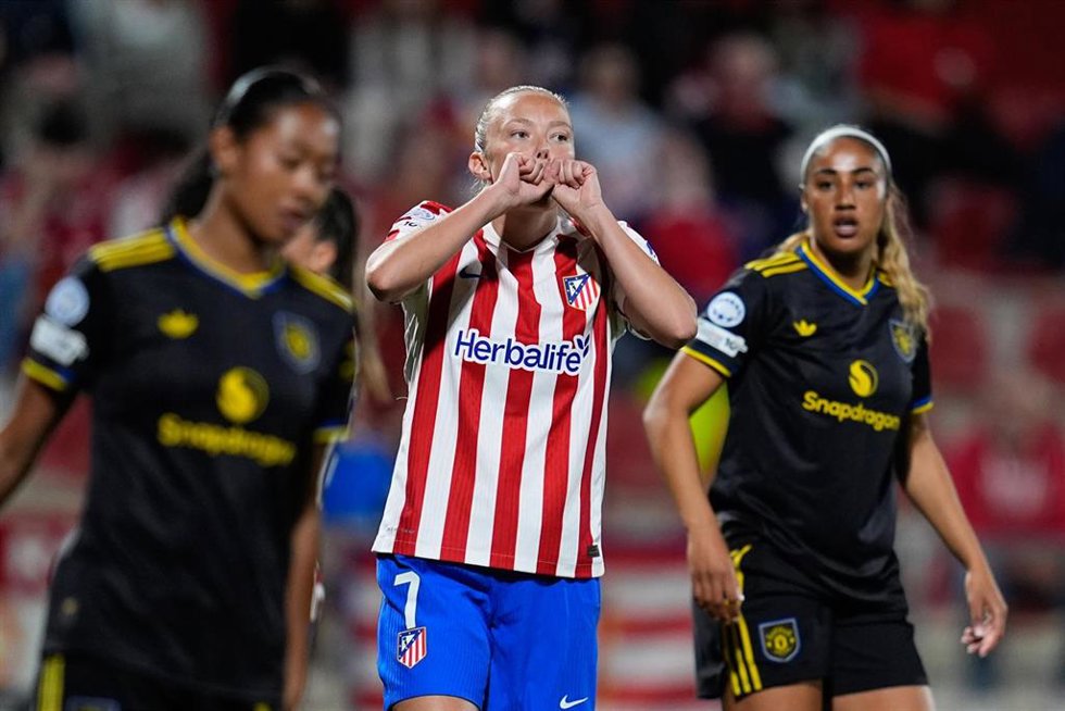Archivo - Synne Jensen se lamenta en una jugada del Atlético de Madrid-Manchester United de la fase de liga de la Liga de Campeones 25-26