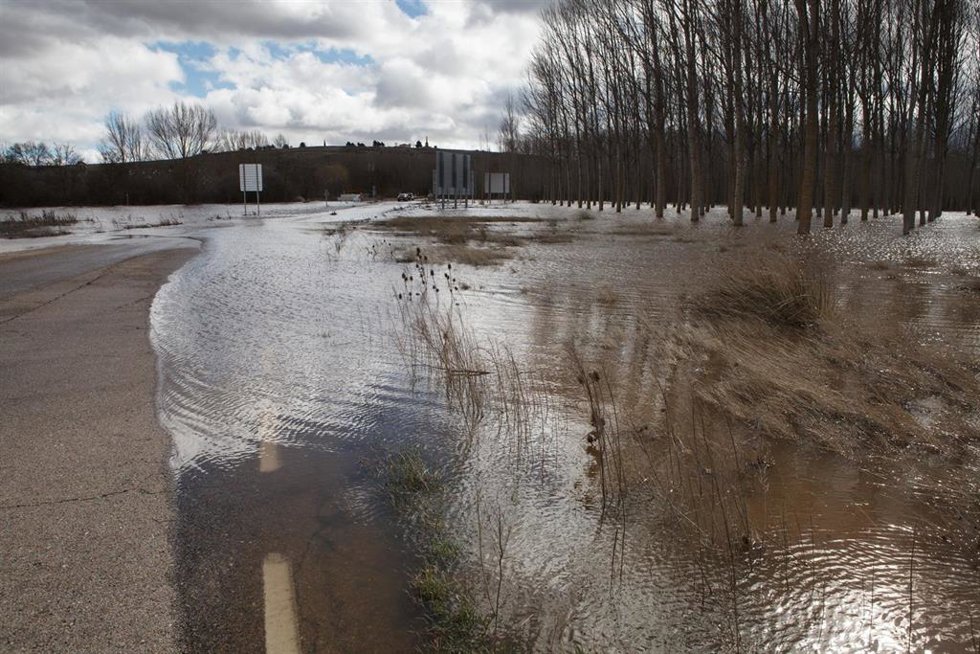 Las intensas lluvias mantienen cortadas 14 carreteras en siete provincias de CyL