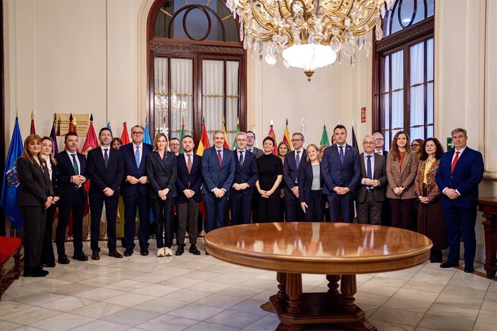 Cantabria exige al Gobierno un compromiso "inquebrantable" con la PAC, la política pesquera y los fondos de cohesión