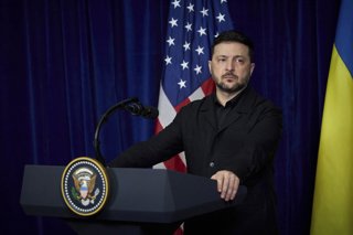 Archivo - December 29, 2025, Palm Beach, Fl, United States: Ukrainian President Volodymyr Zelenskyy, listens to a question during a joint press conference hosted by U.S President Donald Trump, at Mar-a-Lago, December 28, 2025, in Palm Beach, Florida. Zele