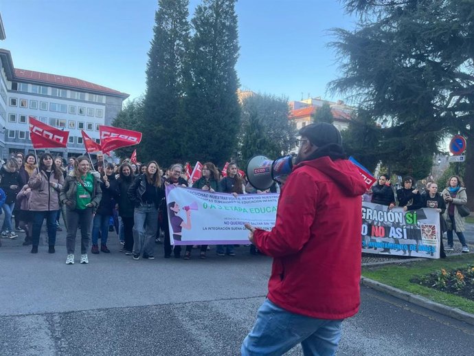 Trabajadoras de escuelas infantiles se concentran en Oviedo para reclamar mejoras laborales