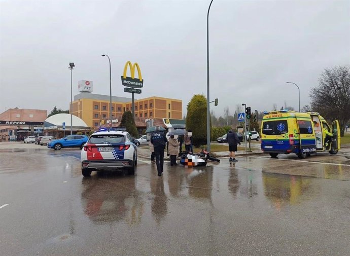 Accidente entre un turismo y una moto ocurrido este miércoles en Cuenca.